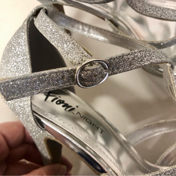 FIONI Night Women's Silver Metallic Glitter Strappy
platform Heels Size 8 EUC - Picture 5 of 10